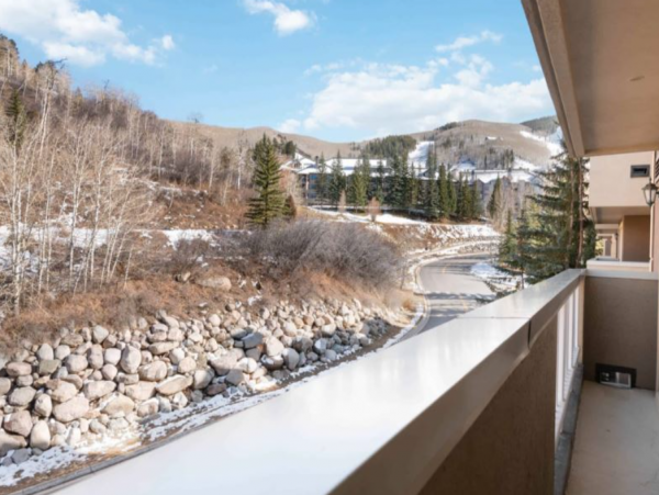 Cozy Mountain Retreat in the Heart of Beaver Creek with Stunning Views and Prime Location